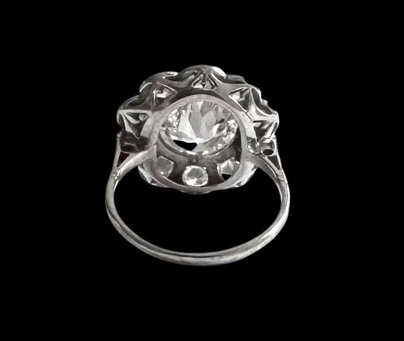 Bague Art déco diamants (3,50 carats dont central 2 carats). Travail français vers 1930.-2
