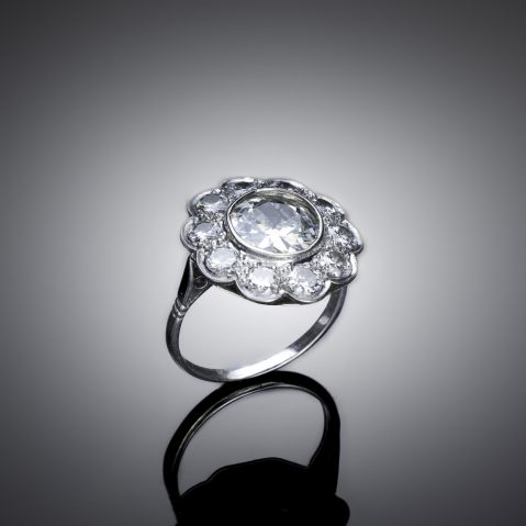 Bague Art déco diamants (3,50 carats dont central 2 carats). Travail français vers 1930.