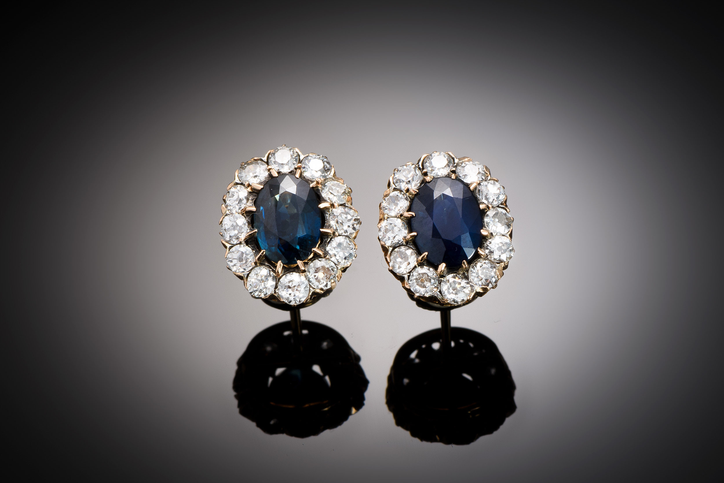 Boucles d’oreilles début XXe siècle saphirs (3 carats) et diamants taille ancienne (1,40 carat)-1