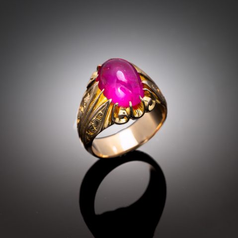 Bague rubis cabochon birman (Mogok) de 6,82 carats non chauffé (certificat laboratoire) vers 1950