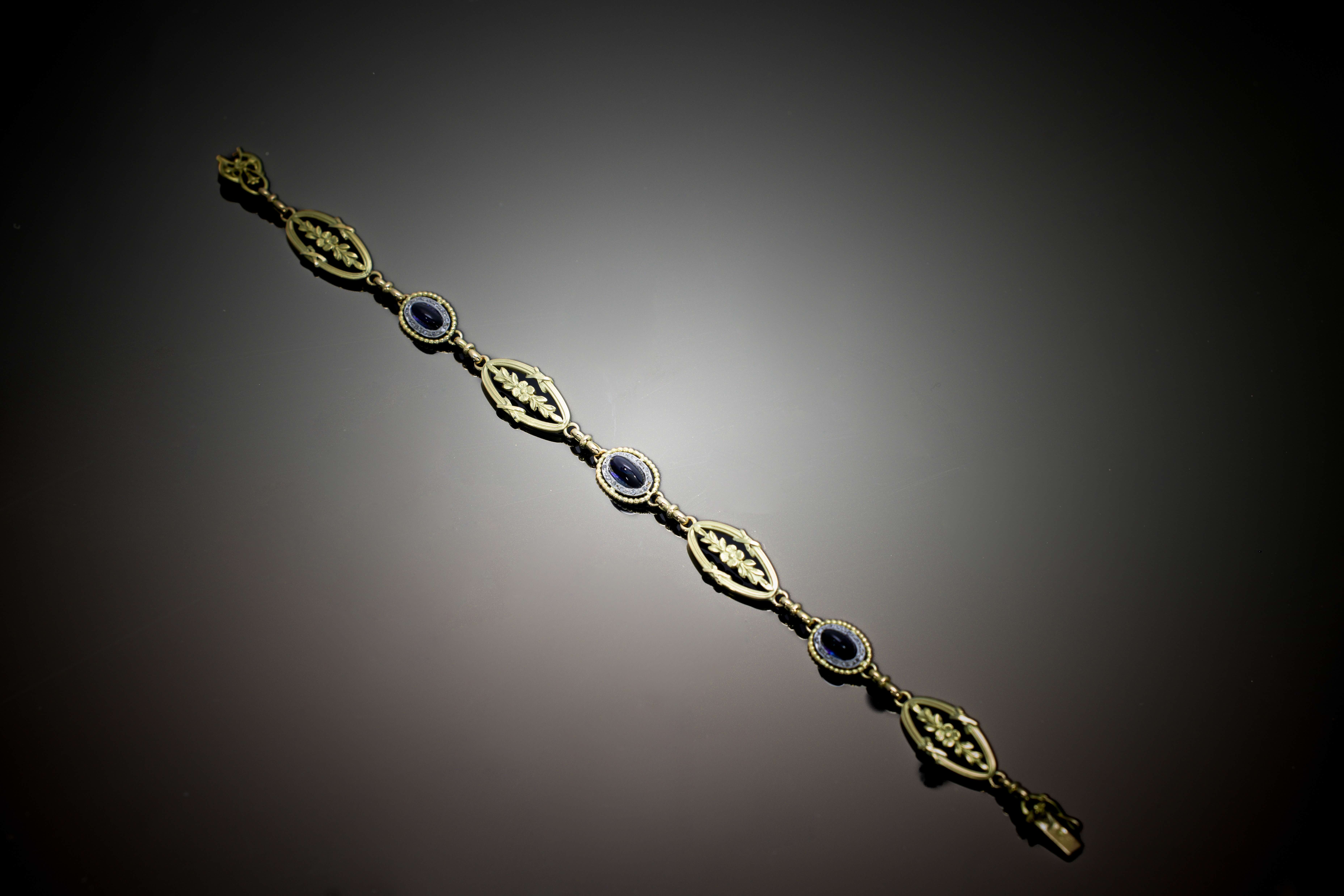Bracelet fin XIXe siècle saphirs cabochon et diamants-1