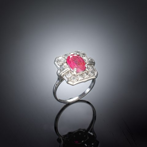 Bague Art déco rubis non chauffé 3,34 carats (examen Laboratoire Français de Gemmologie) diamants