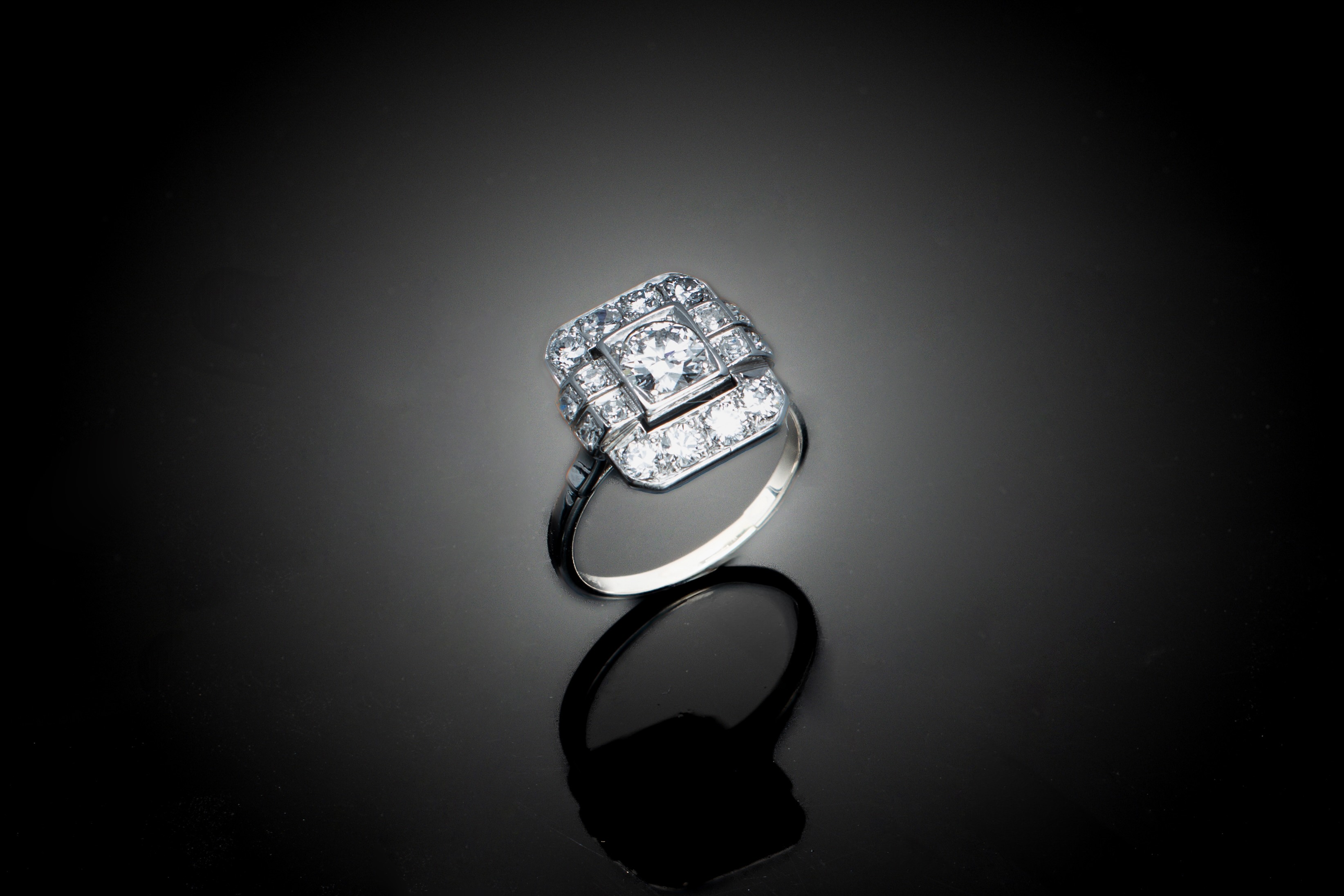 Bague Art déco diamants (1,80 carat). Travail français vers 1930.-1