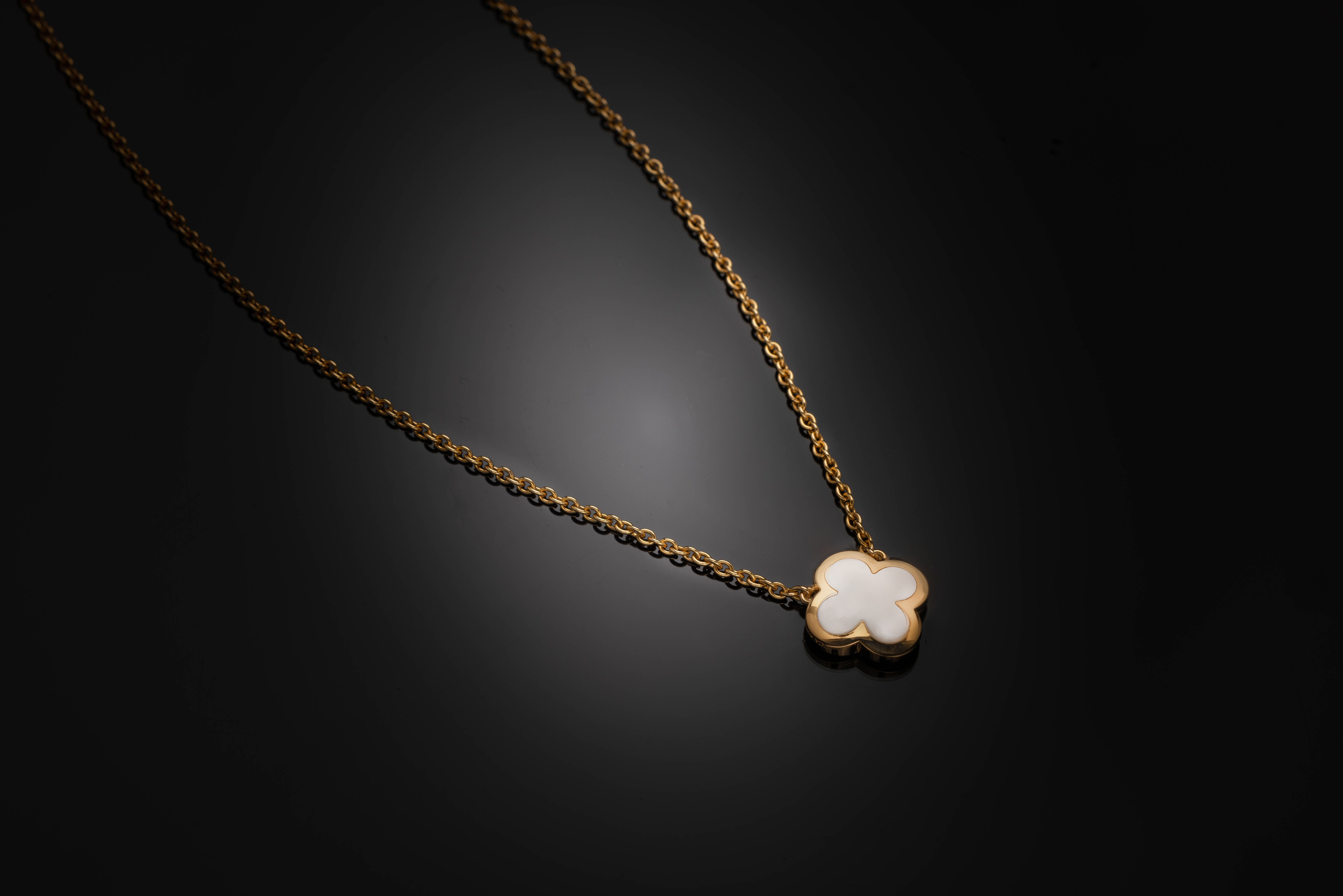 Collier Van Cleef & Arpels Alhambra nacre-1