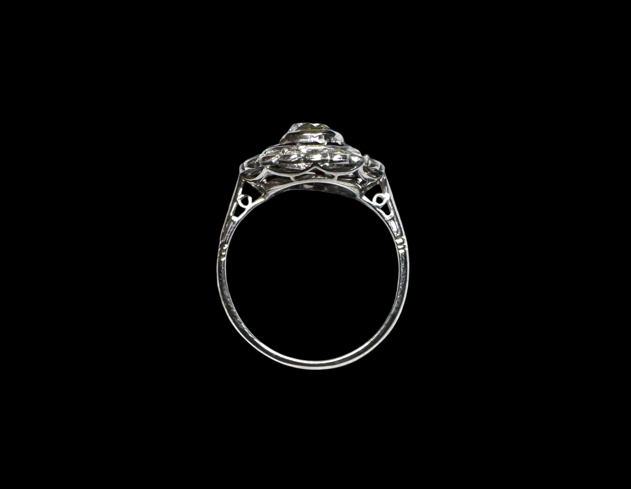 Bague Art déco diamants et saphirs calibrés. Travail français vers 1930.-2