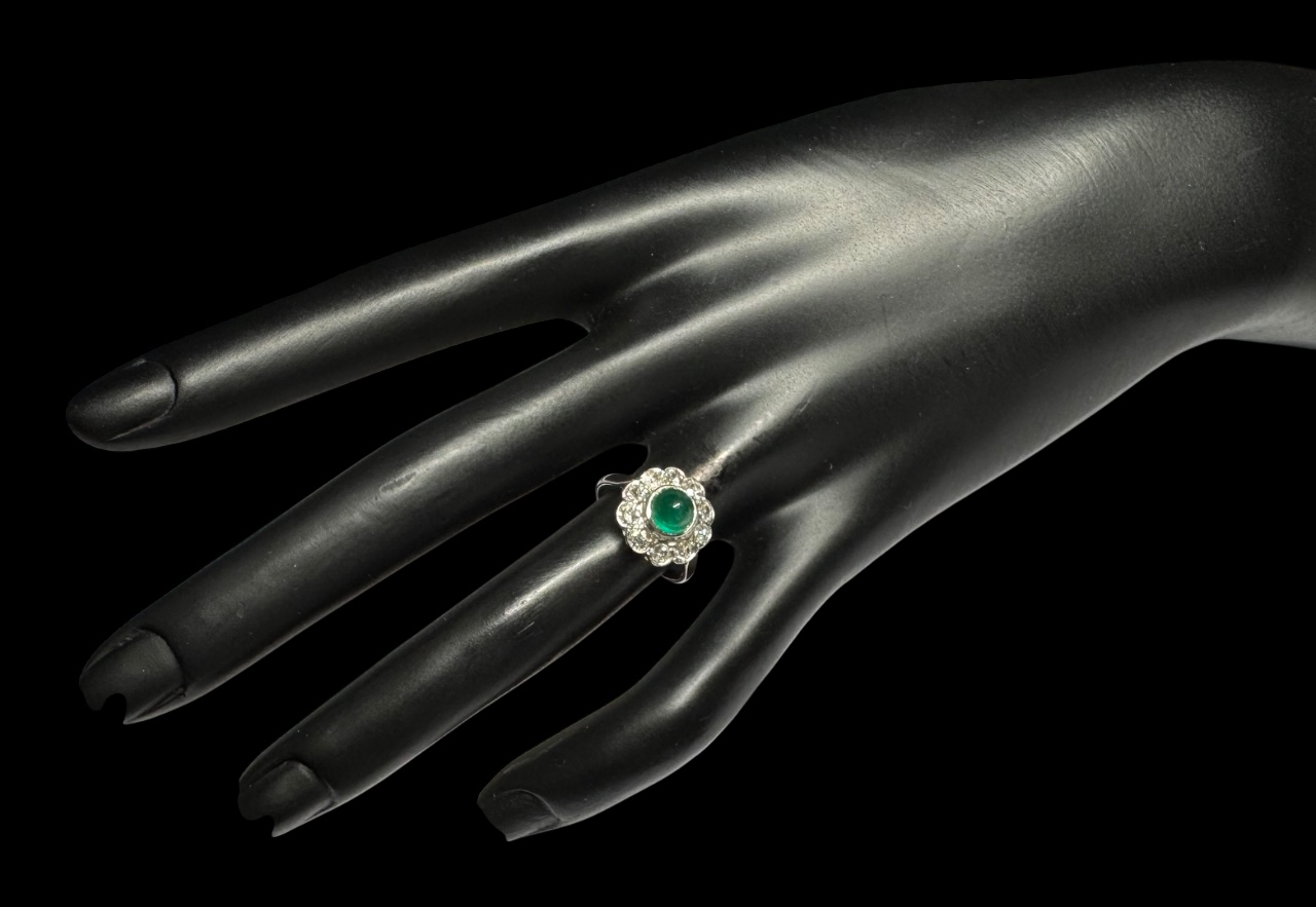 Bague Art déco émeraude pain de sucre et diamants-3