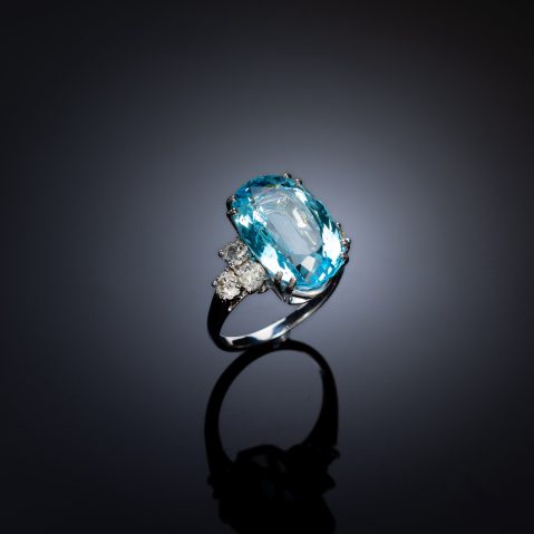 Bague Chaumet vers 1950 – 1960 aigue-marine (8 carats) et diamants taille ancienne (0,80 carat)