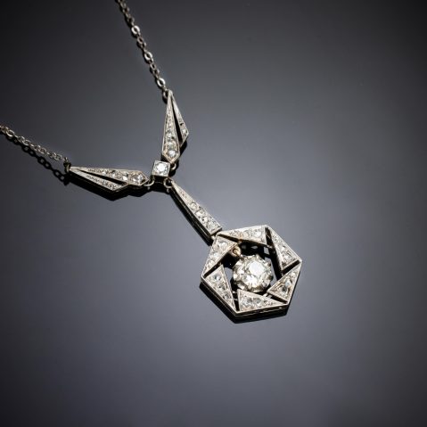 Collier Art déco géométrique diamants. Travail français vers 1930.