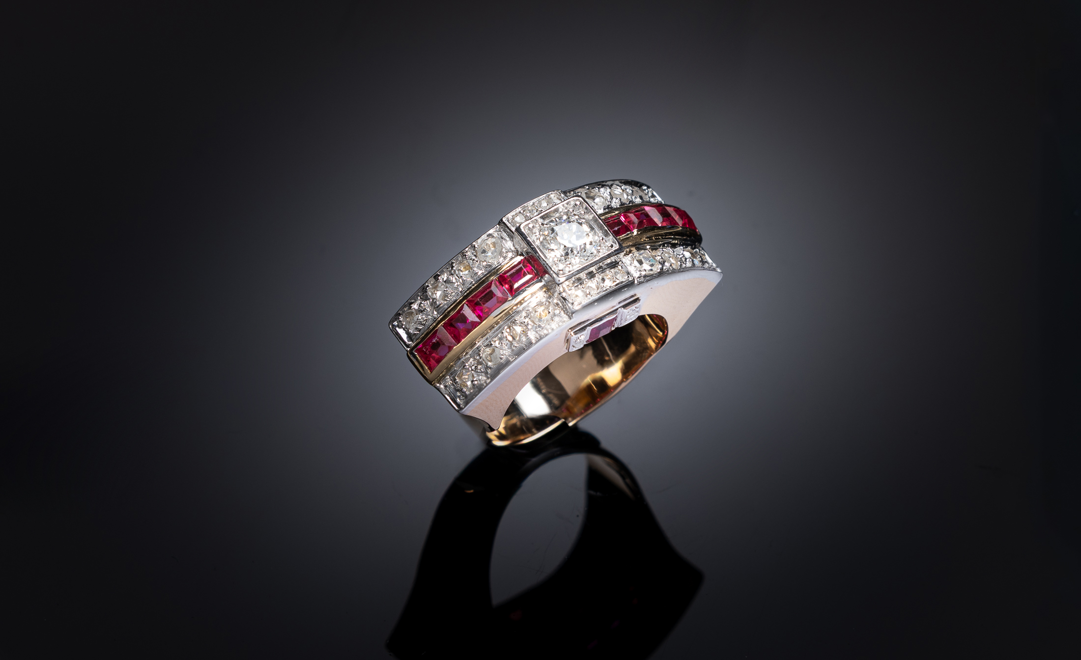 Bague Jean Després diamants rubis calibrés – Commande spéciale vers 1940-1