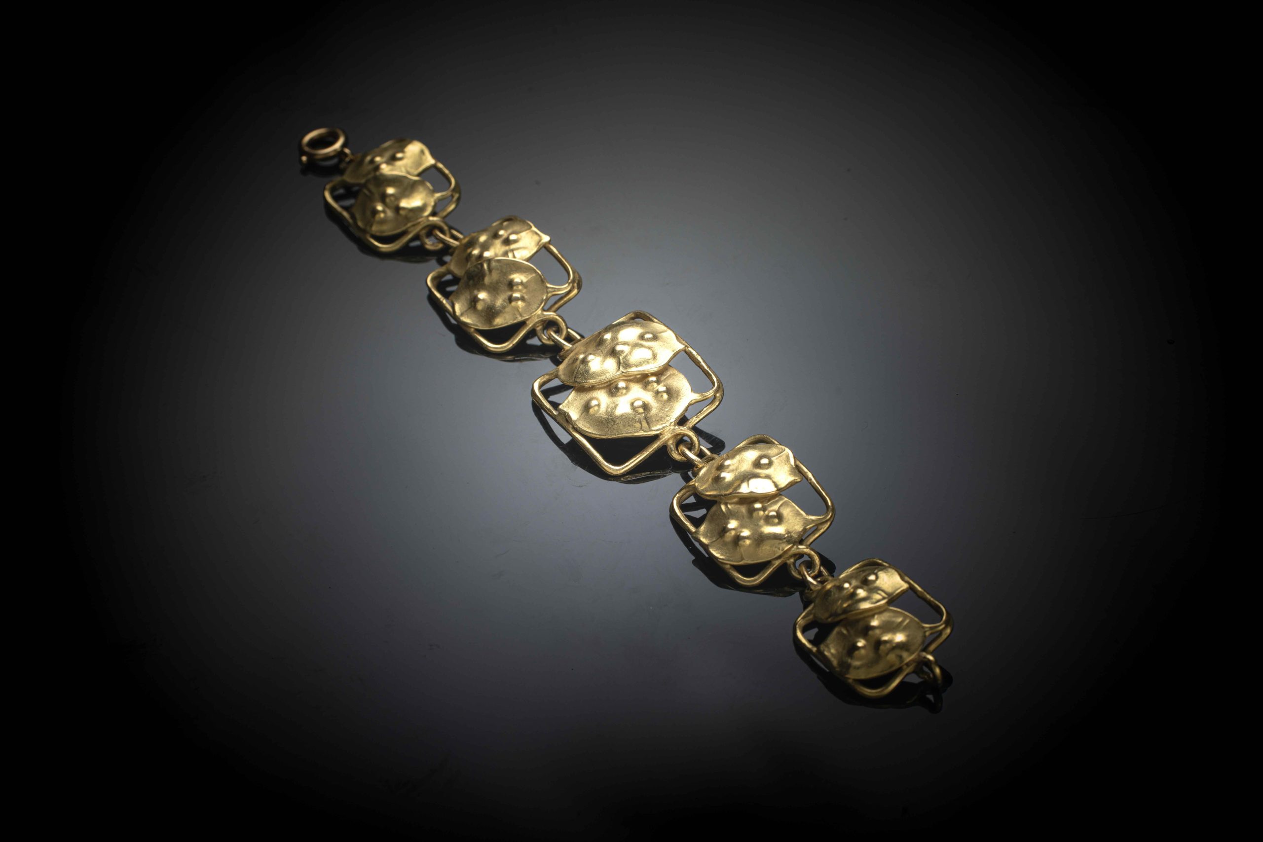 Bracelet signé Arnould aux motifs floraux de lunaire annuelle (monnaie-du-pape)-1