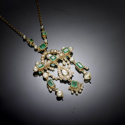 Collier émeraudes, diamants et perles fin XIXe siècle