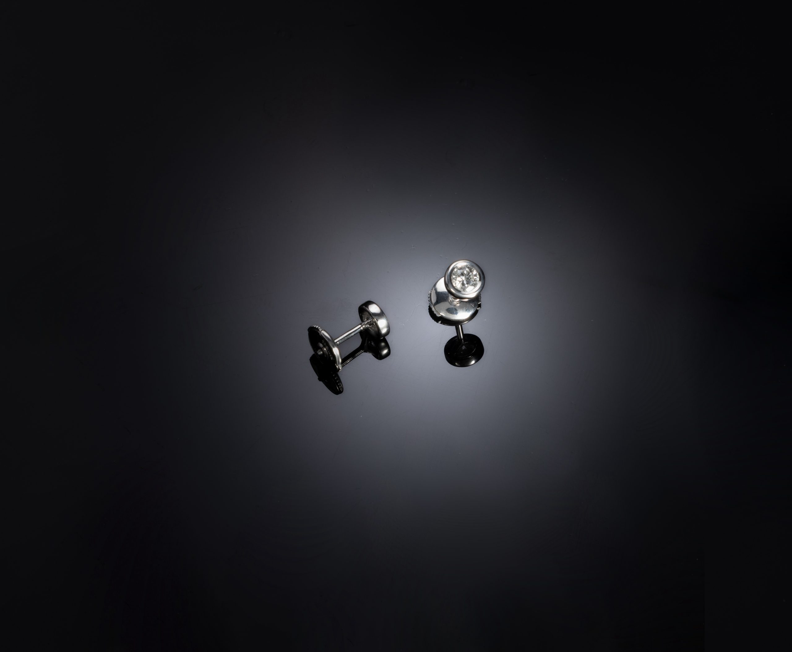 Boucles d’oreilles diamants (0,60 carat, Blanc exceptionnel, Certificats IGI)-1