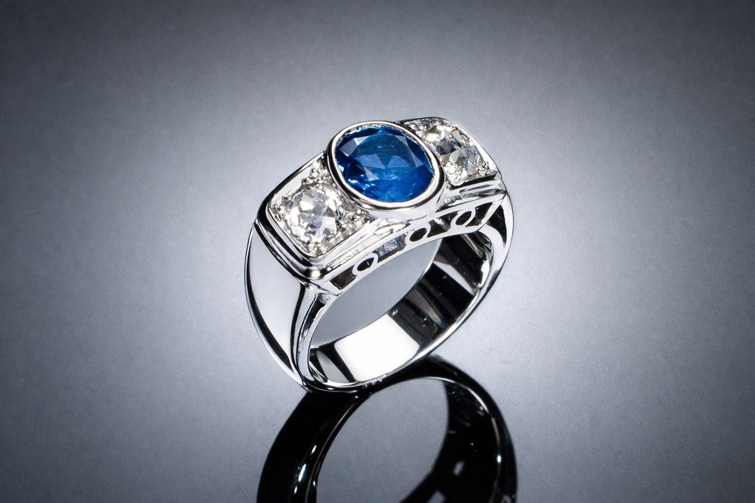 Bague Art déco saphir naturel non chauffé de 2,47 carats (certificat laboratoire) et diamants. Travail français vers 1935.-1