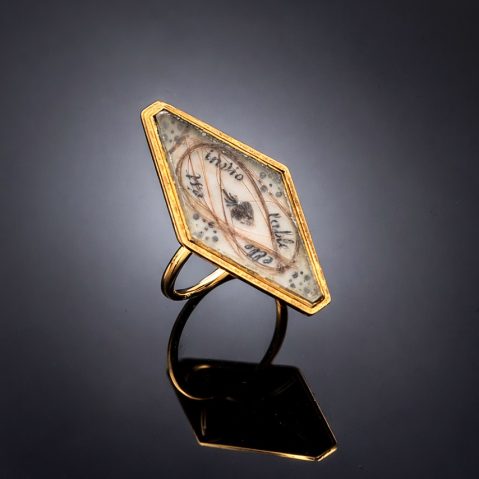 Bague sentimentale fin XVIIIe siècle, cheveux avec la mention « Elle est inviolable »