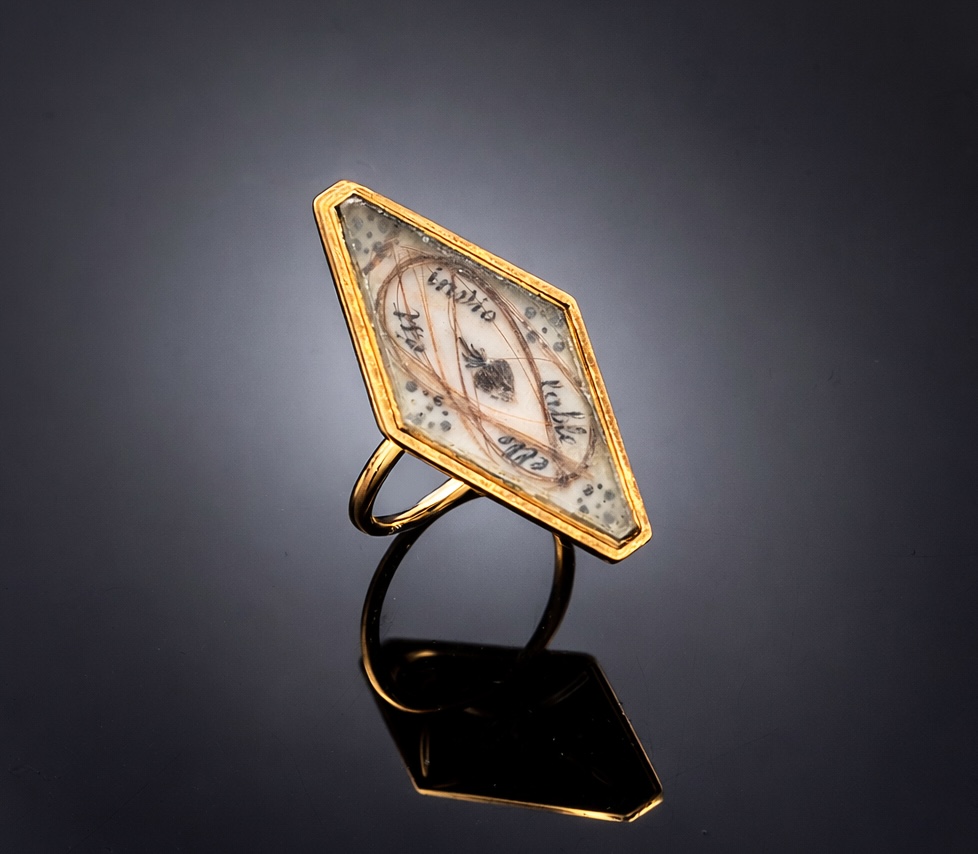 Bague sentimentale fin XVIIIe siècle, cheveux avec la mention « Elle est inviolable »-1