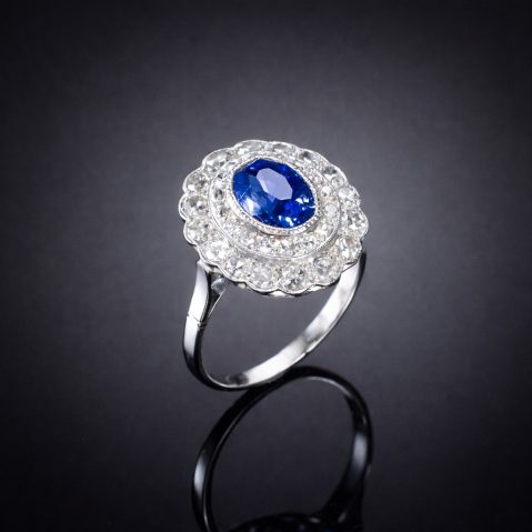 Bague Art déco saphir naturel, non chauffé de 3,11 carats (certificat laboratoire) et diamants. Travail français vers 1930.