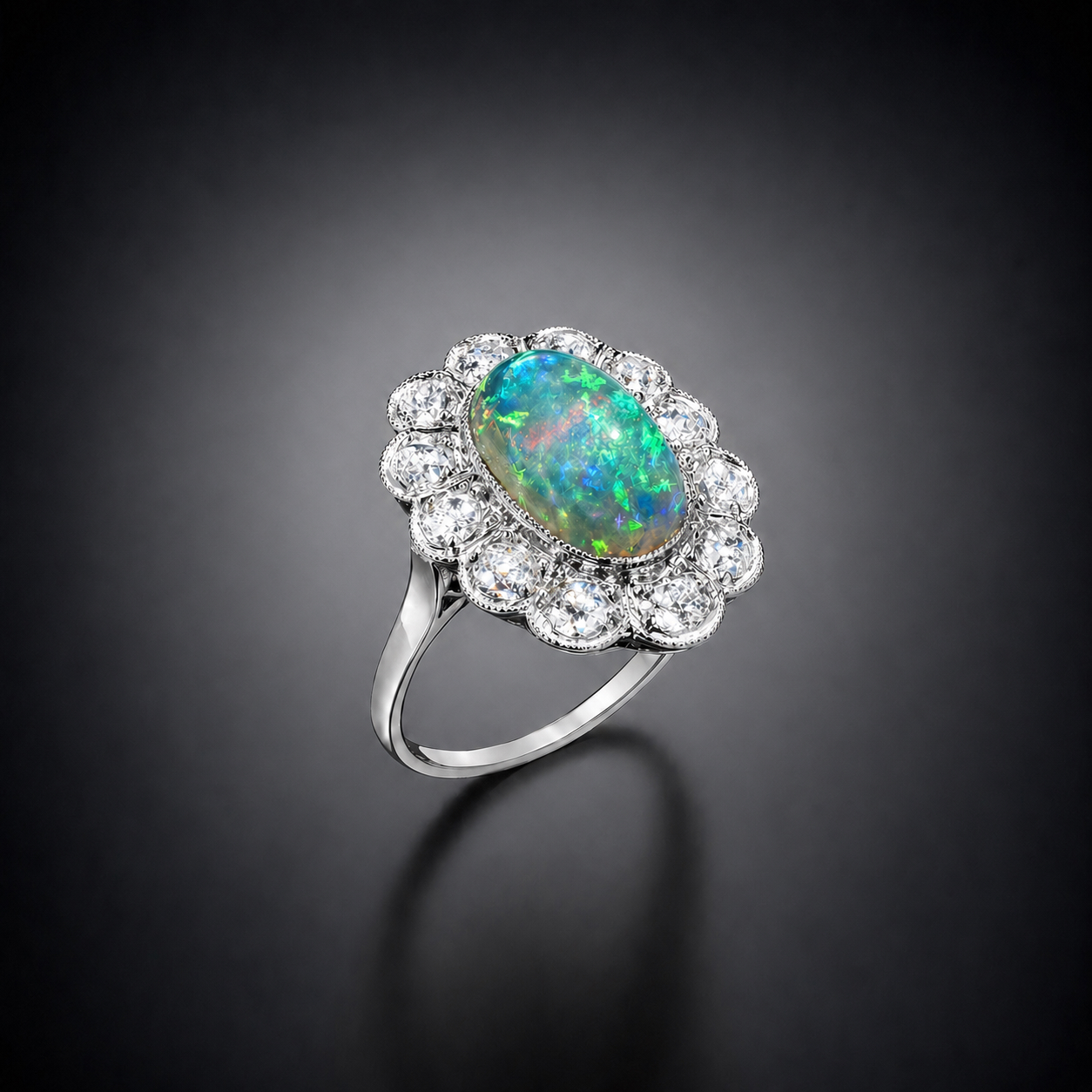 Bague diamants Art Déco opale australienne (3 carats) et diamants taille ancienne (1,10 carat). Travail français vers 1930.-1