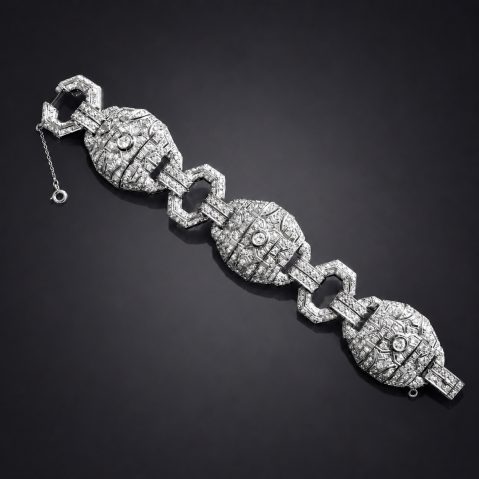 Important bracelet Art déco diamants (environ 8 carats). Travail français vers 1930.