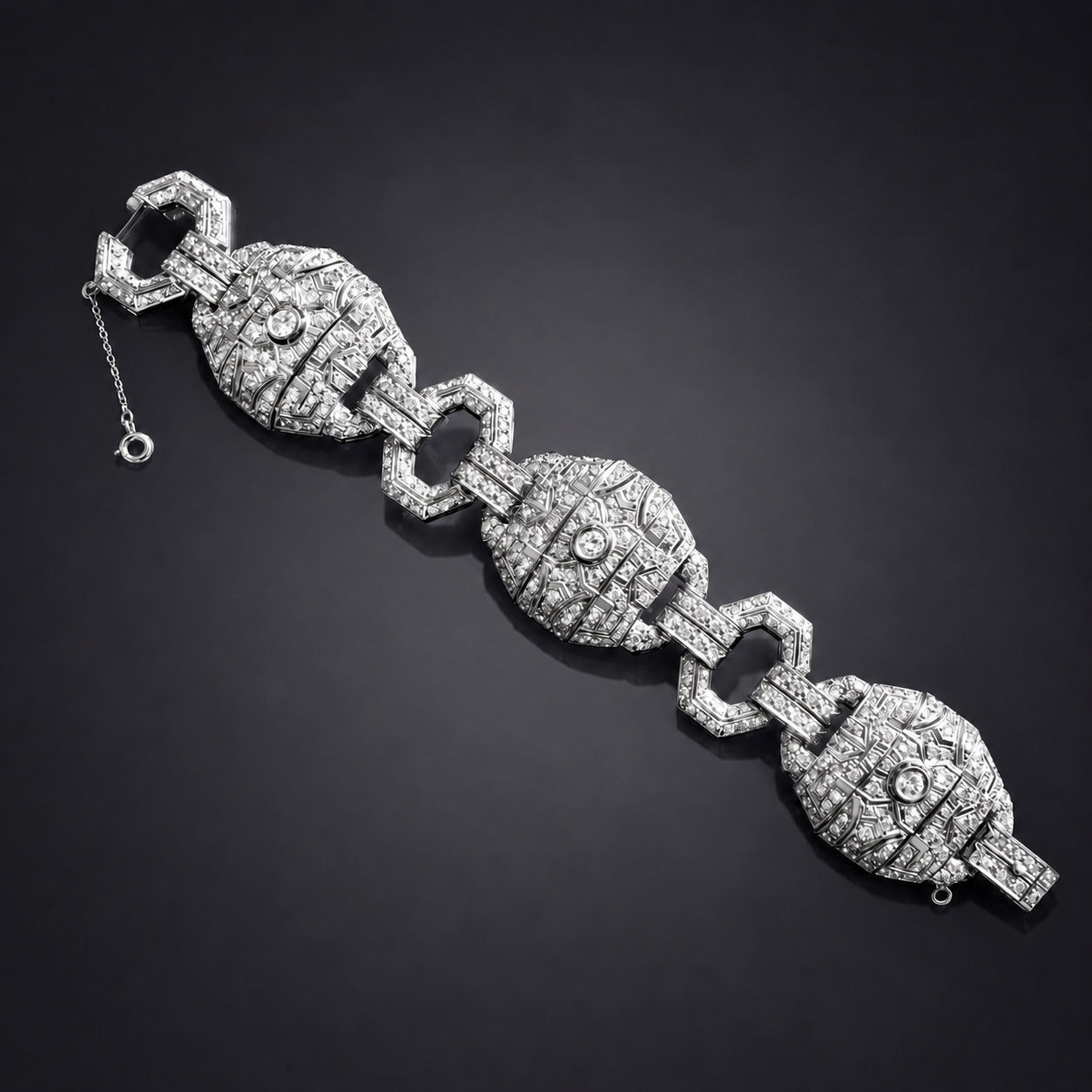 Important bracelet Art déco diamants (environ 8 carats). Travail français vers 1930.