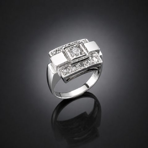 Bague Art déco diamants. Travail français vers 1935.