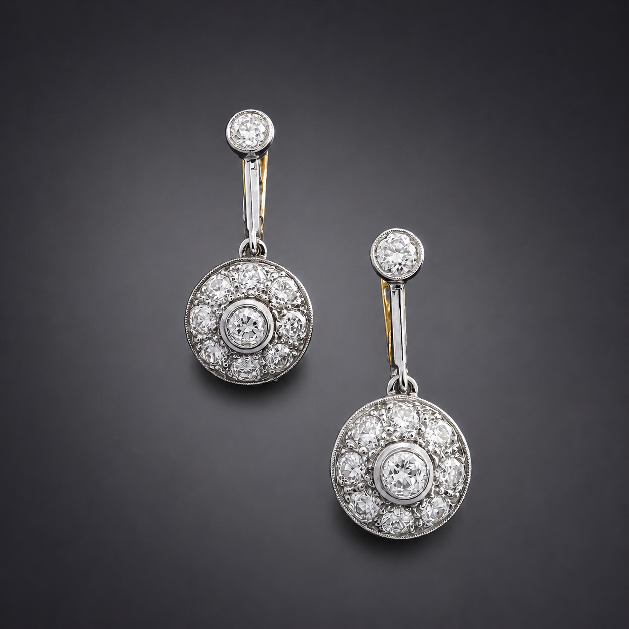 Boucles d’oreilles vers 1920, diamants taille ancienne (1,90 carat). Travail français d’époque.-1