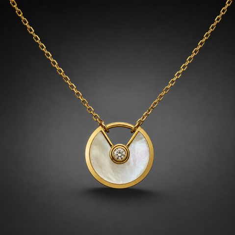 Collier Cartier Amulette nacre et diamant