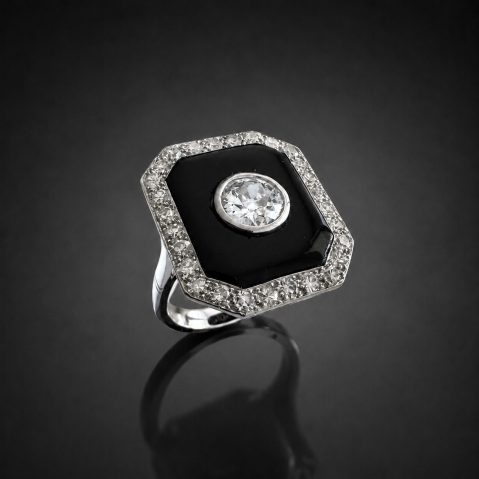 Bague Art déco diamants (central environ 1,25 carat). Travail français vers 1930.
