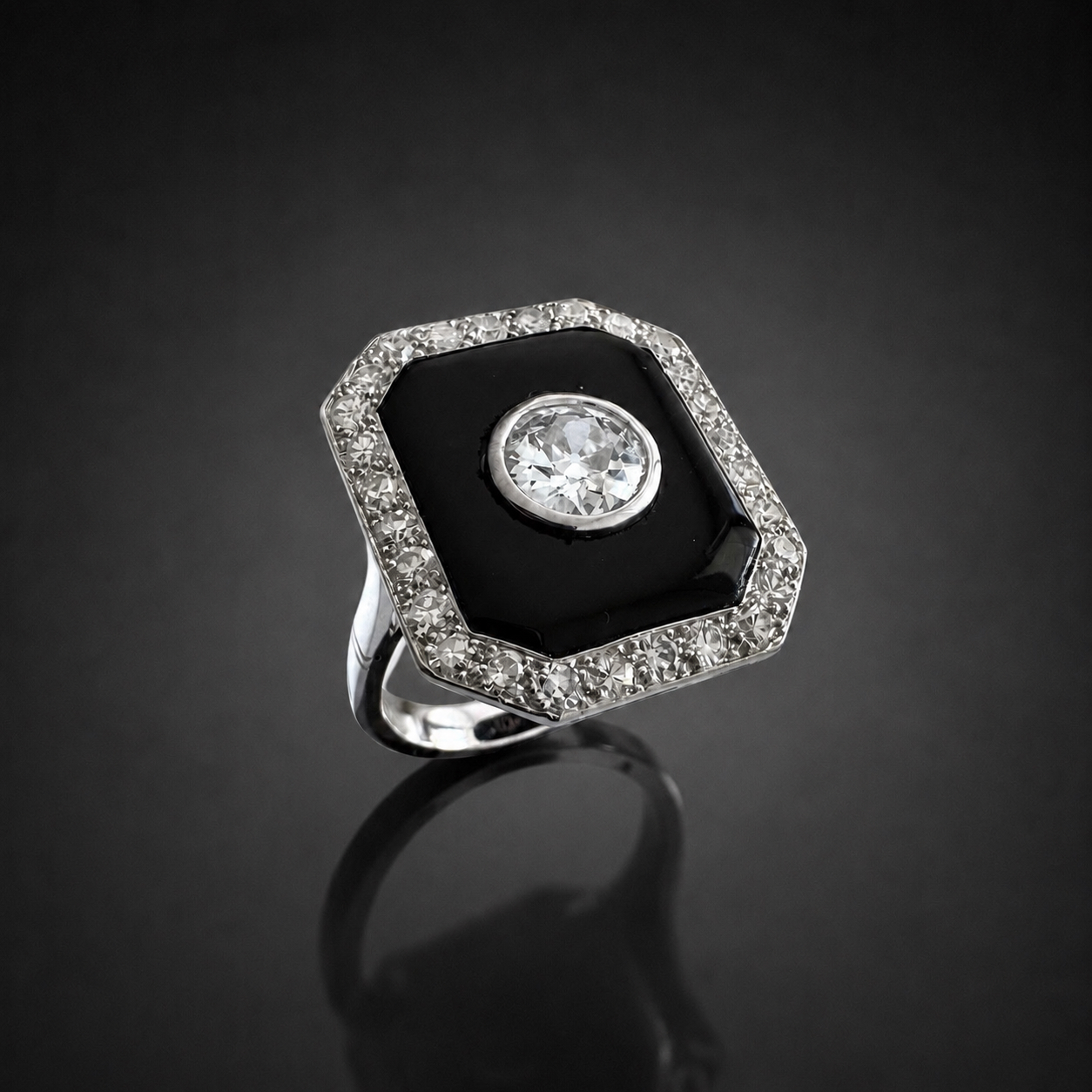 Bague Art déco diamants (central environ 1,25 carat). Travail français vers 1930.-1