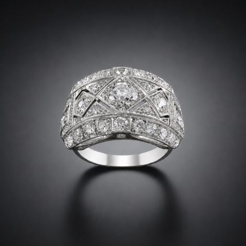 Bague Art déco bandeau diamants (environ 1,80 carat). Travail français vers 1930.