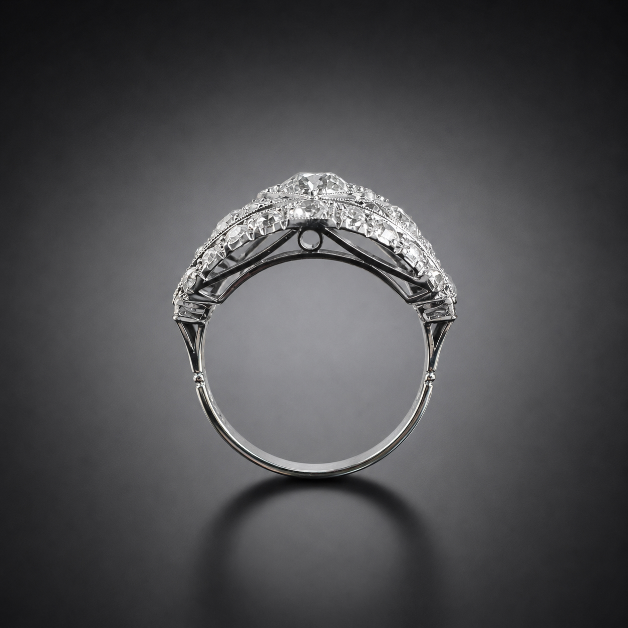 Bague Art déco bandeau diamants (environ 1,80 carat). Travail français vers 1930.-2