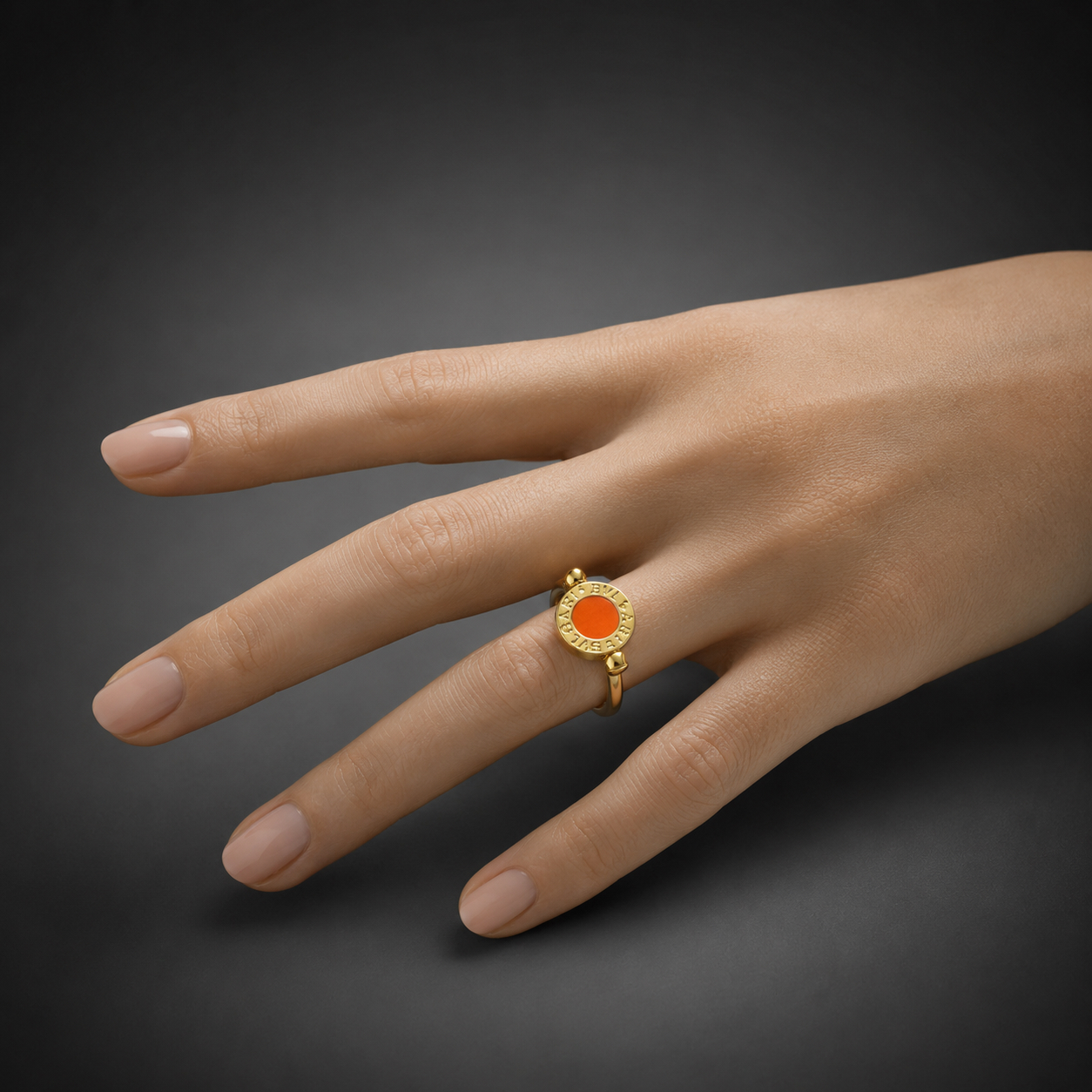 Bague Bulgari pivotante corail et onyx-3