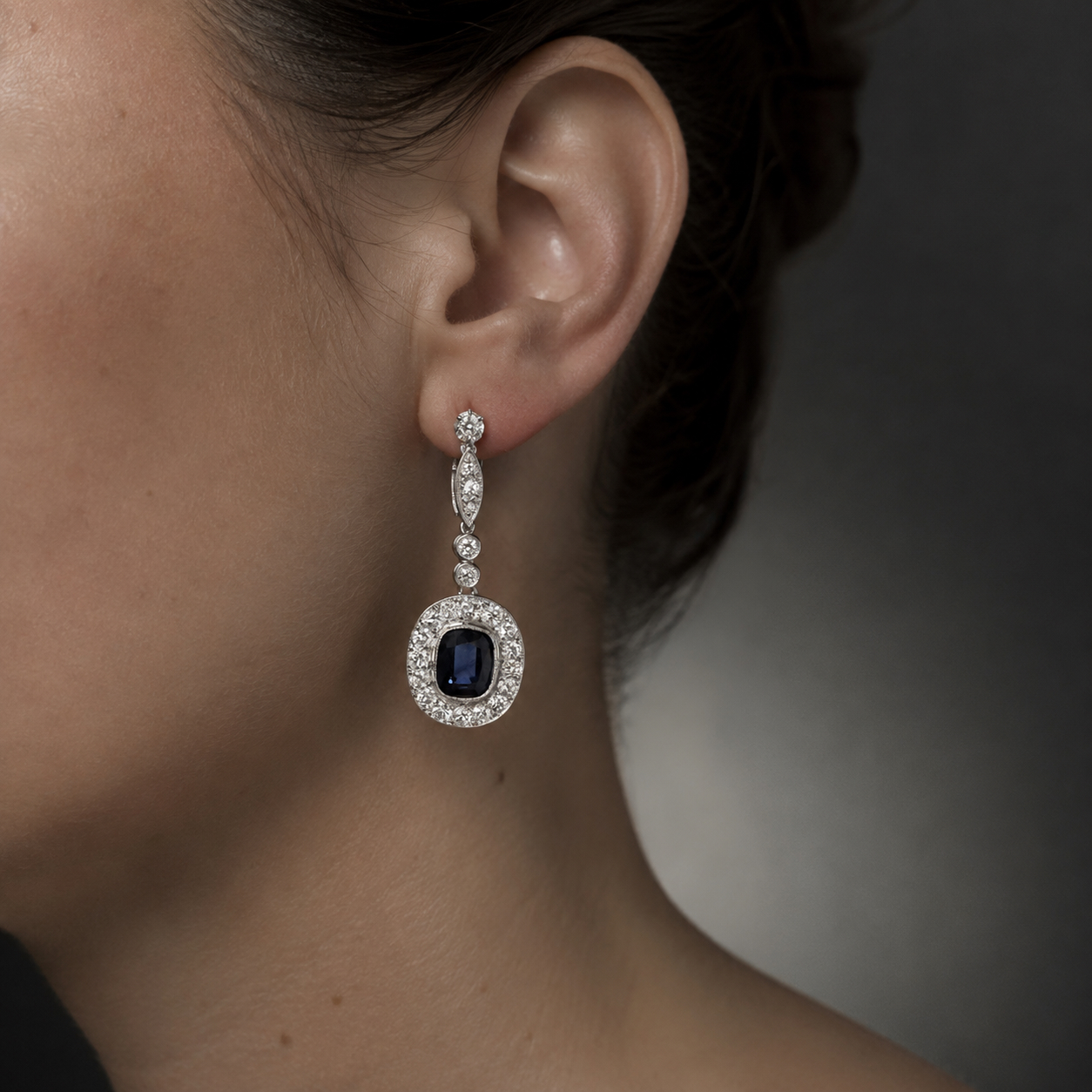 Boucles d’oreilles saphirs naturels, non chauffés (5 carats avec certificat laboratoire) diamants taille ancienne (1,80 carat). Travail français vers 1930.-2