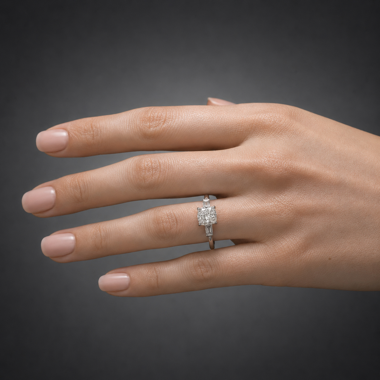 Bague diamant coussin 1,71 carat G VS2 (certificat HRD) et diamants baguette-2