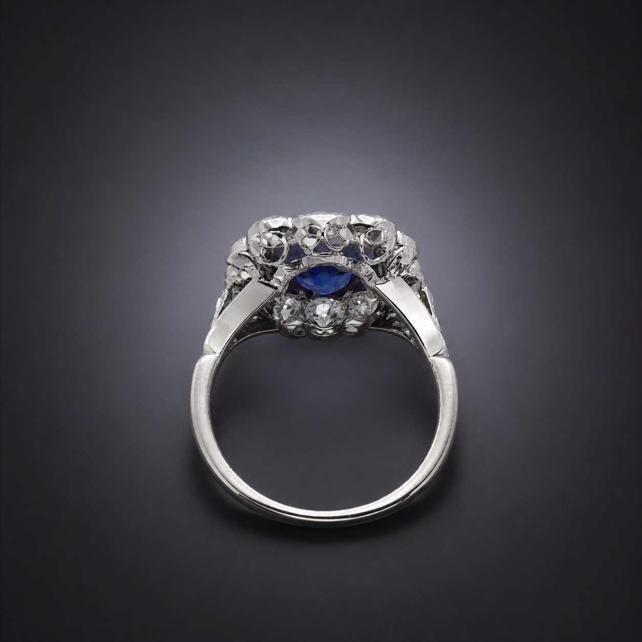Bague Art Déco saphir non chauffé (certificat LFG) et diamants. Travail français vers 1930.-2