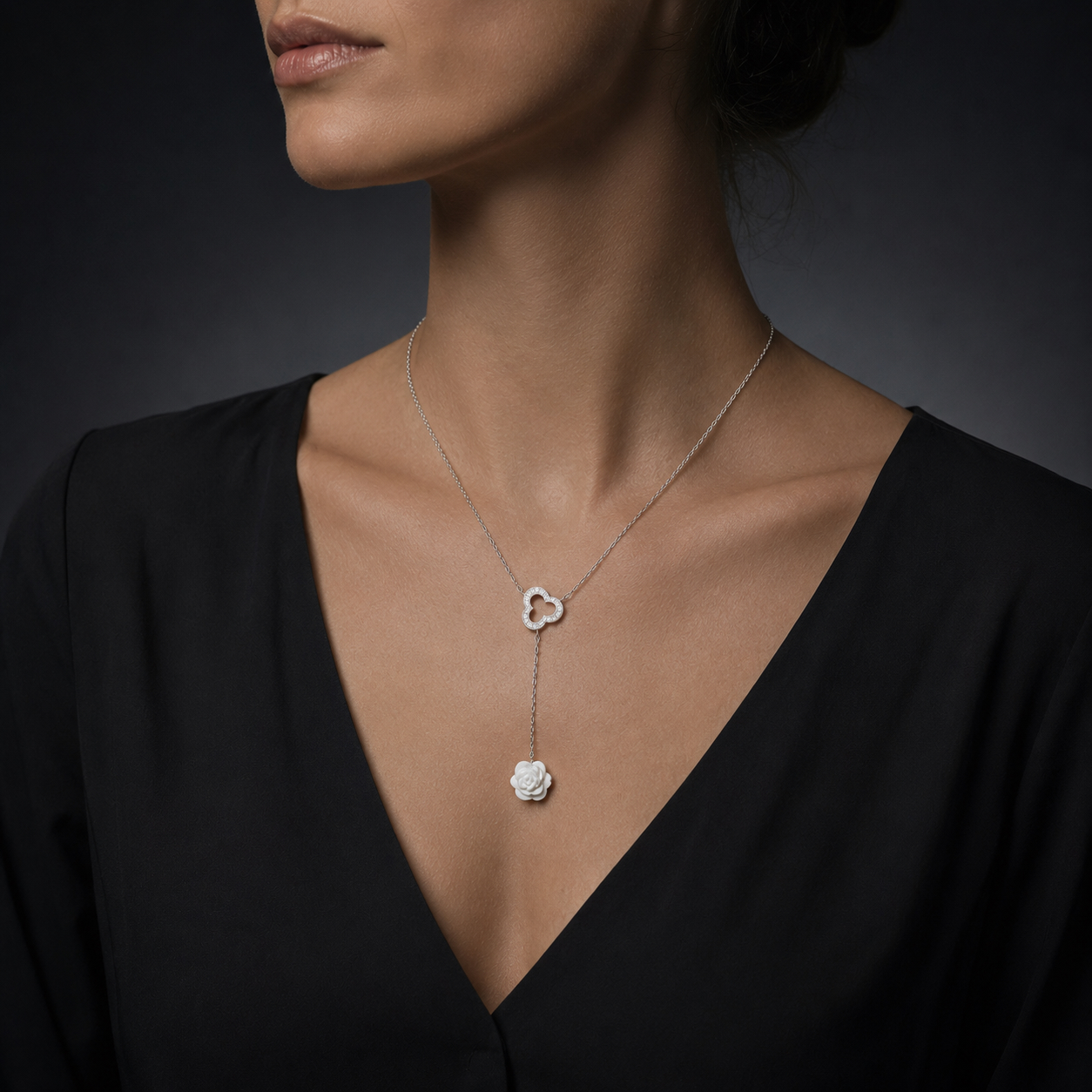 Collier Chanel Camélia agate et diamants-2