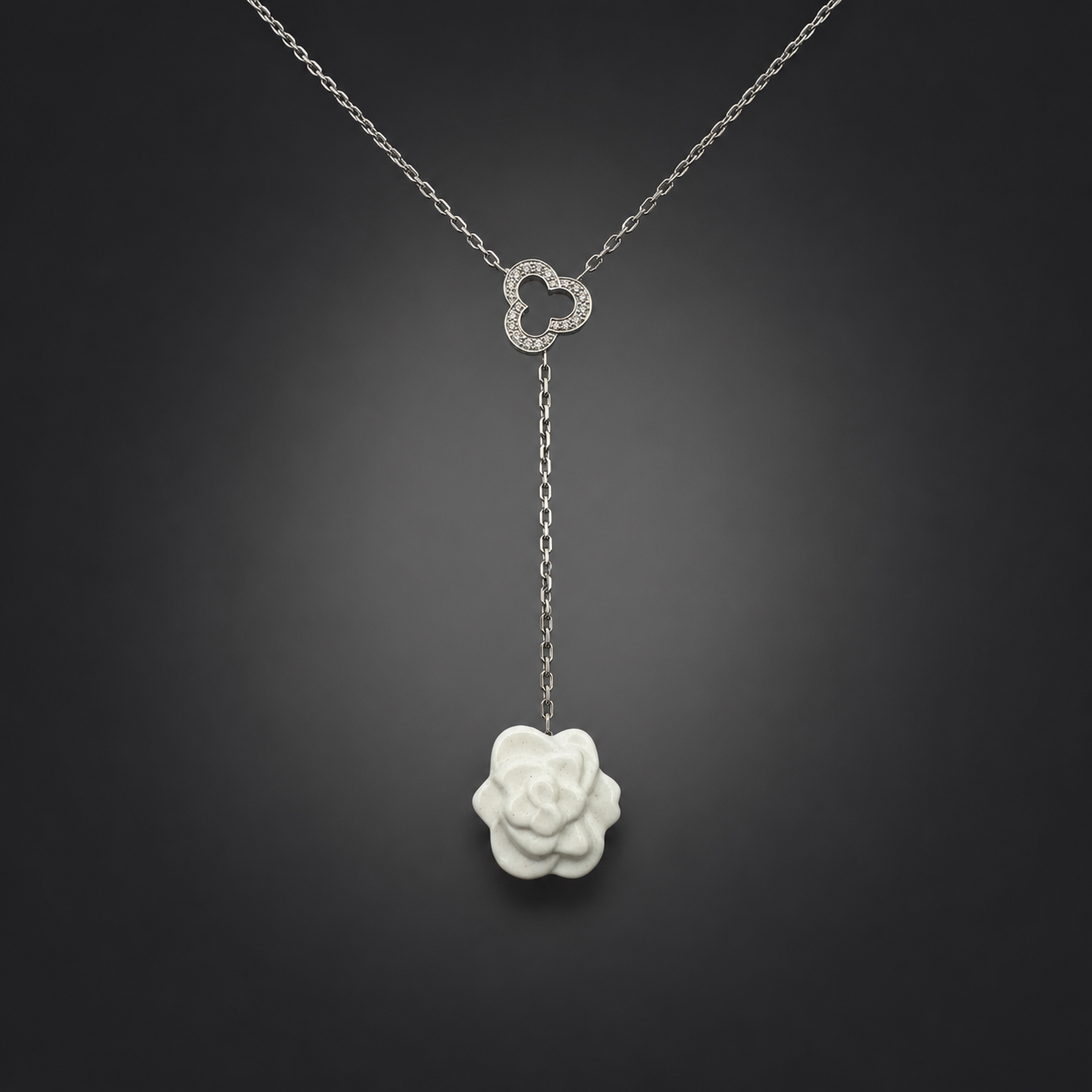 Collier Chanel Camélia agate et diamants-1