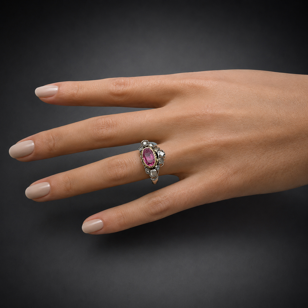 Bague XVIIIe siècle saphir rose naturel non chauffé (examen du Laboratoire Français de Gemmologie) diamants taille rose. Travail européen vers 1730 – 1760, -3