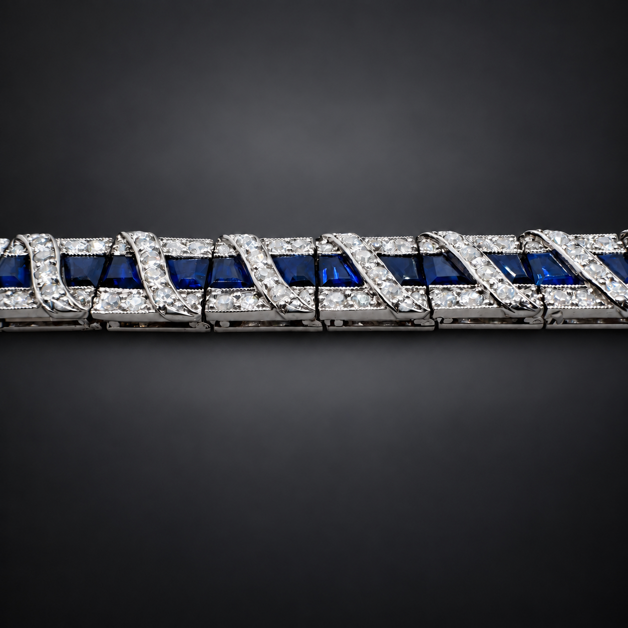 Bracelet Art déco diamants et saphirs calibrés. Travail français vers 1930.-2