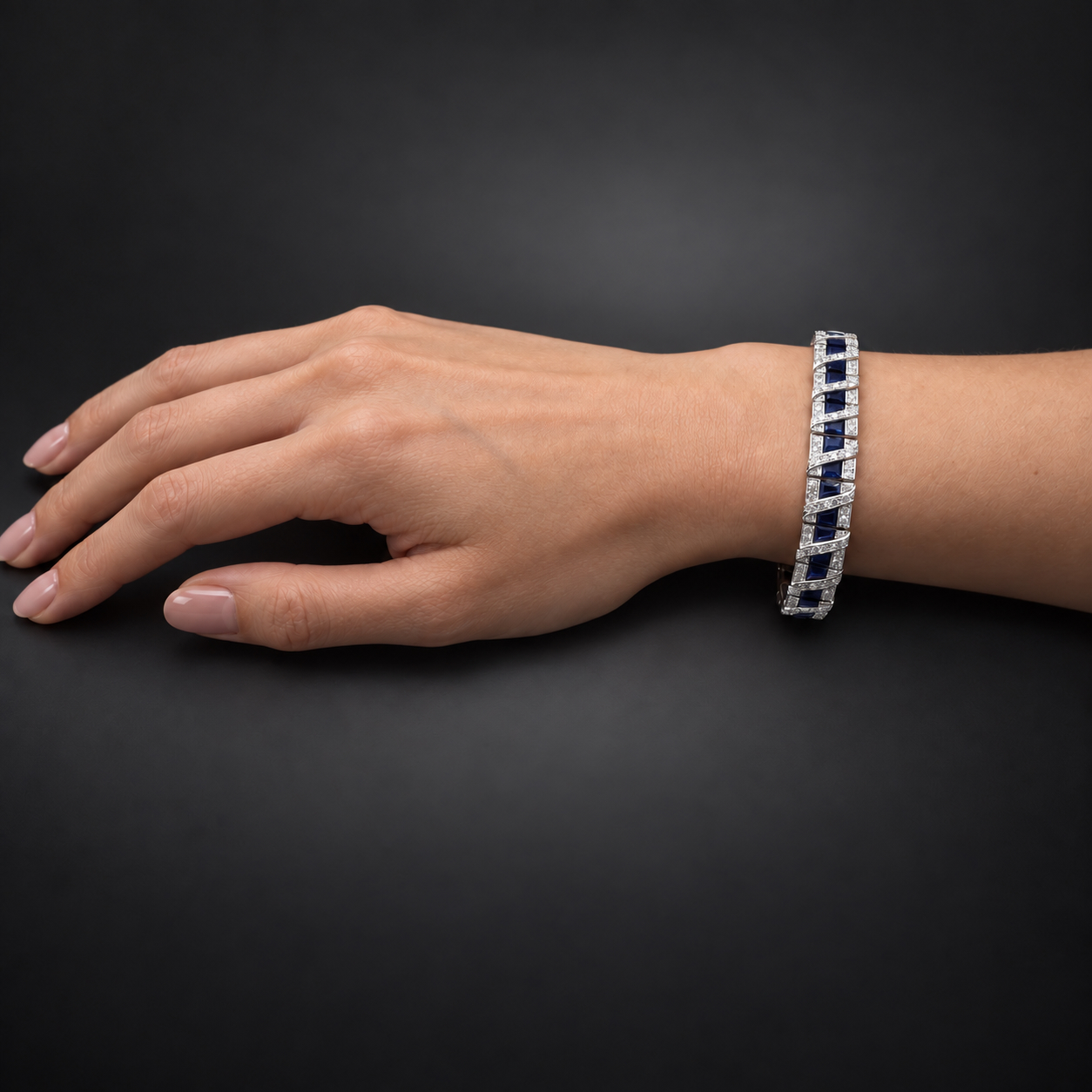 Bracelet Art déco diamants et saphirs calibrés. Travail français vers 1930.-3